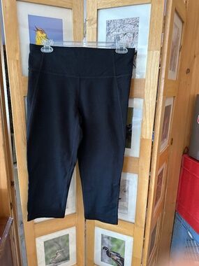 Hyba black capri yoga pants - medium - NWOT